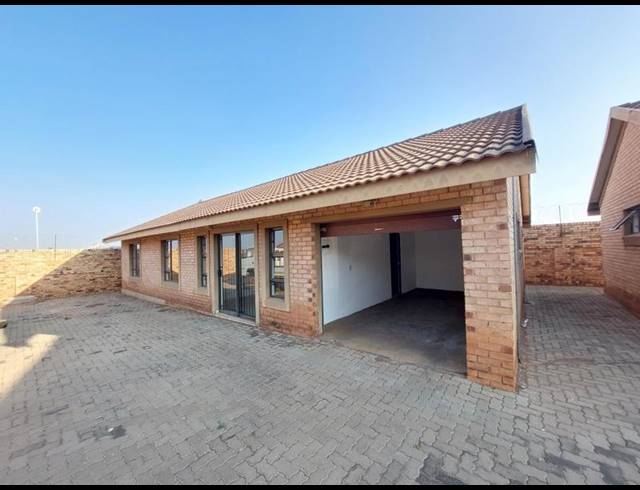 3 BEDROOM COMPLEX FOR SALE IN LOTUS GARDENS